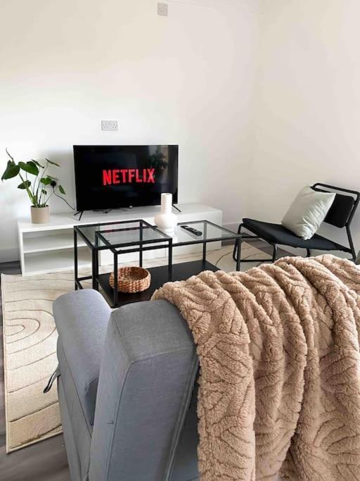 Appartement Modern Flat Near Train Station With Free Parking à CBG Extérieur photo